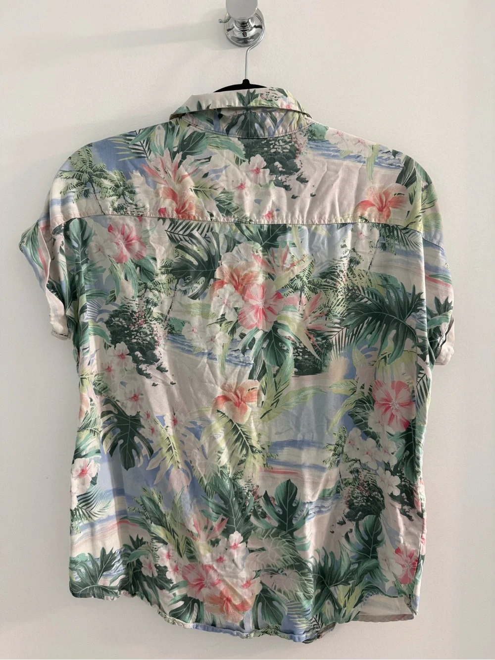 Tommy Bahama Women’s Short-Sleeve Floral Camp Shirt - Pastel Hawaiian - Picture 2 of 5